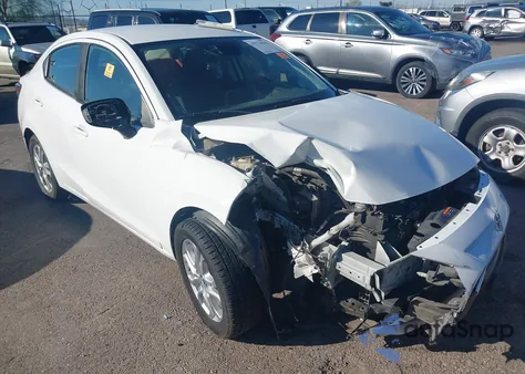 2017 Toyota Yaris Ia z USA, uszkodzony, nr VIN 3MYDLBYV7HY156091